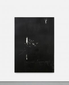 Minimal art piece - Painting created with bitumen paint and spray on canvas by Esther Miquel. Exhibited at Espacio 88 in Barcelona.