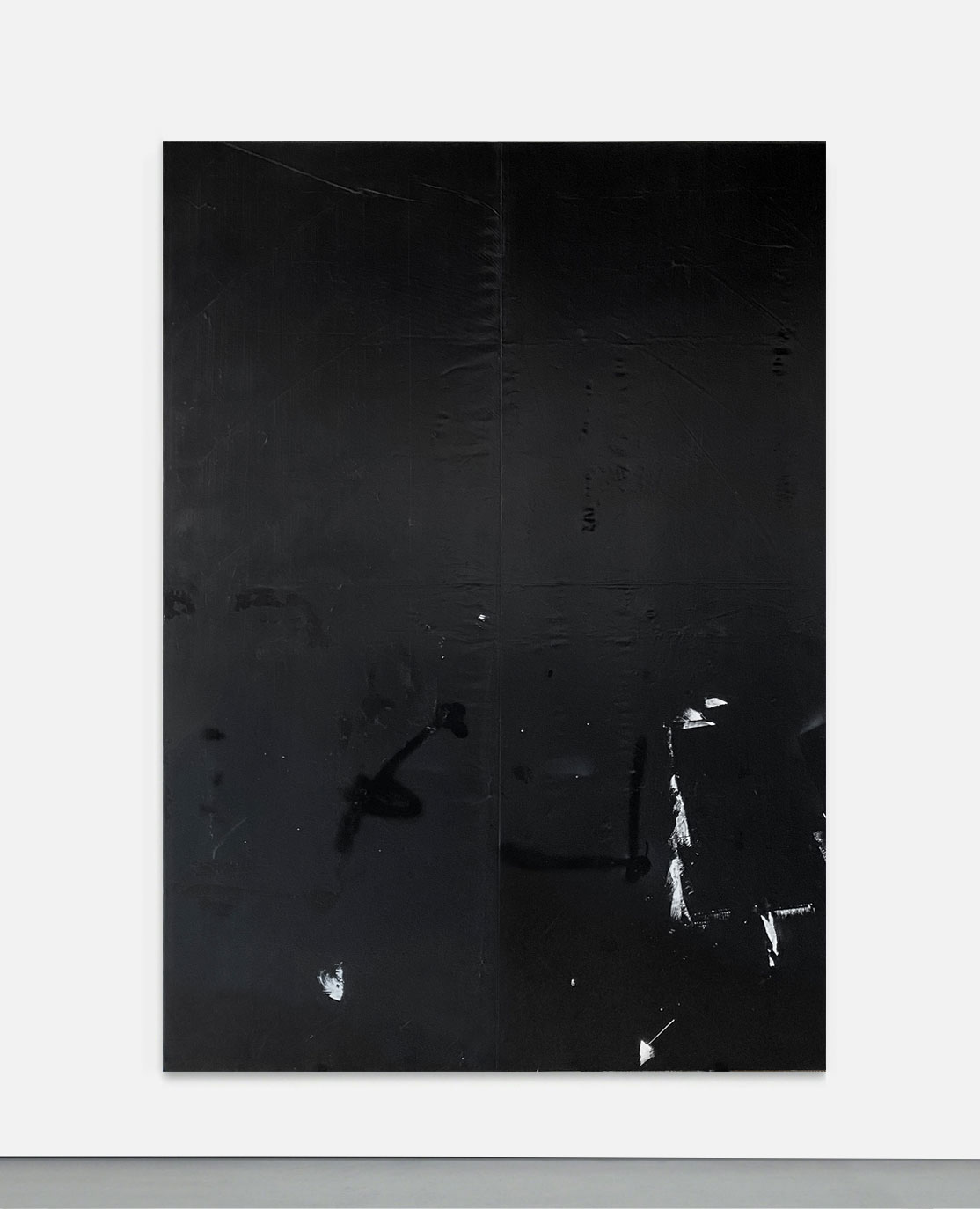 Minimal painting created with enamel and spray paint on a black discarded plastic sheet by Esther Miquel in Barcelona.
