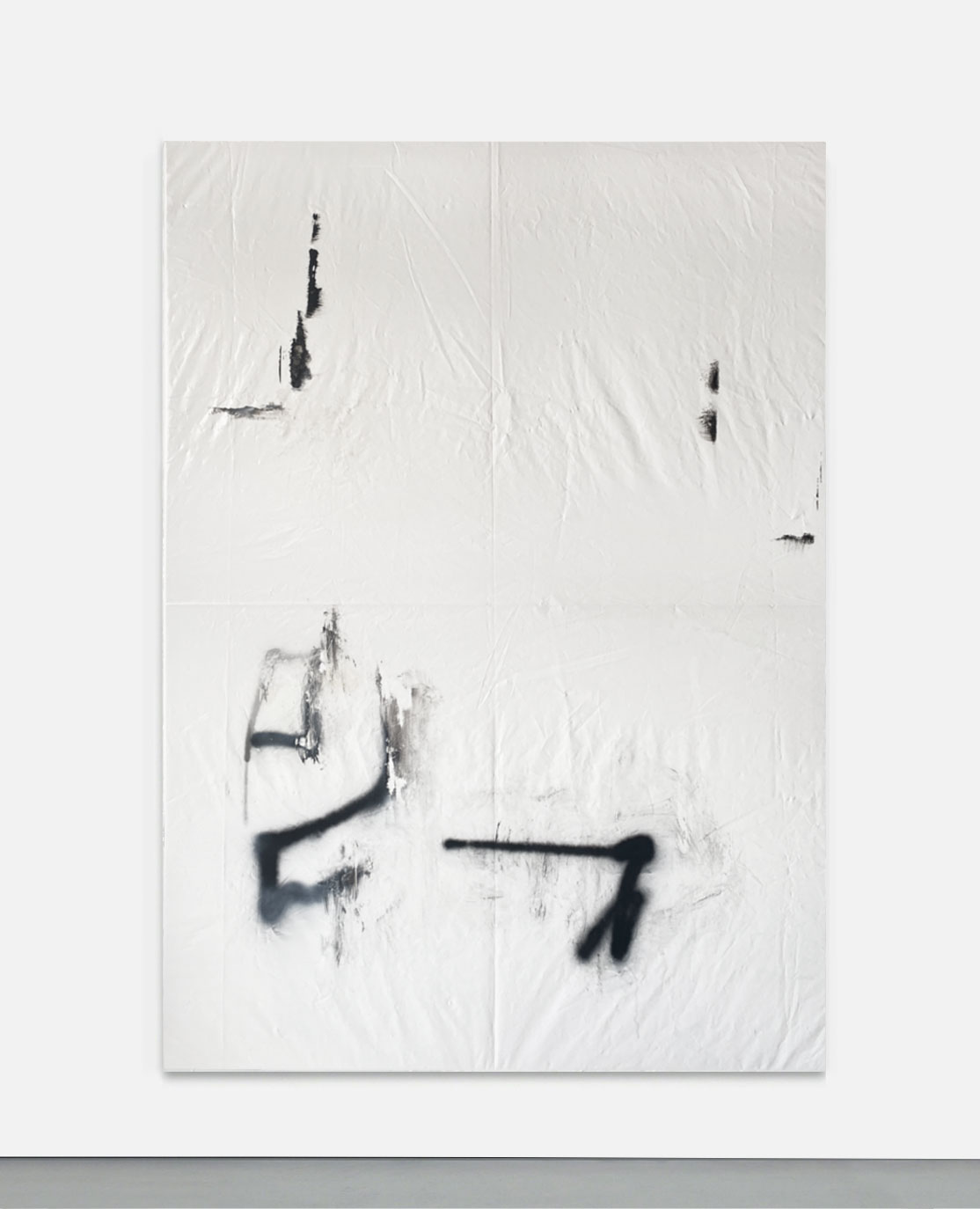 Minimal painting created with enamel and spray paint on a white discarded plastic sheet by Esther Miquel in Barcelona.