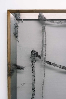 Detail view of the transparent and minimlistic painting by Esther Miquel at Galeria Fran Reus in Palma de Mallorca.